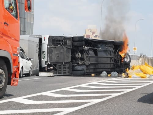 あおい交通 高速バス 横転画像